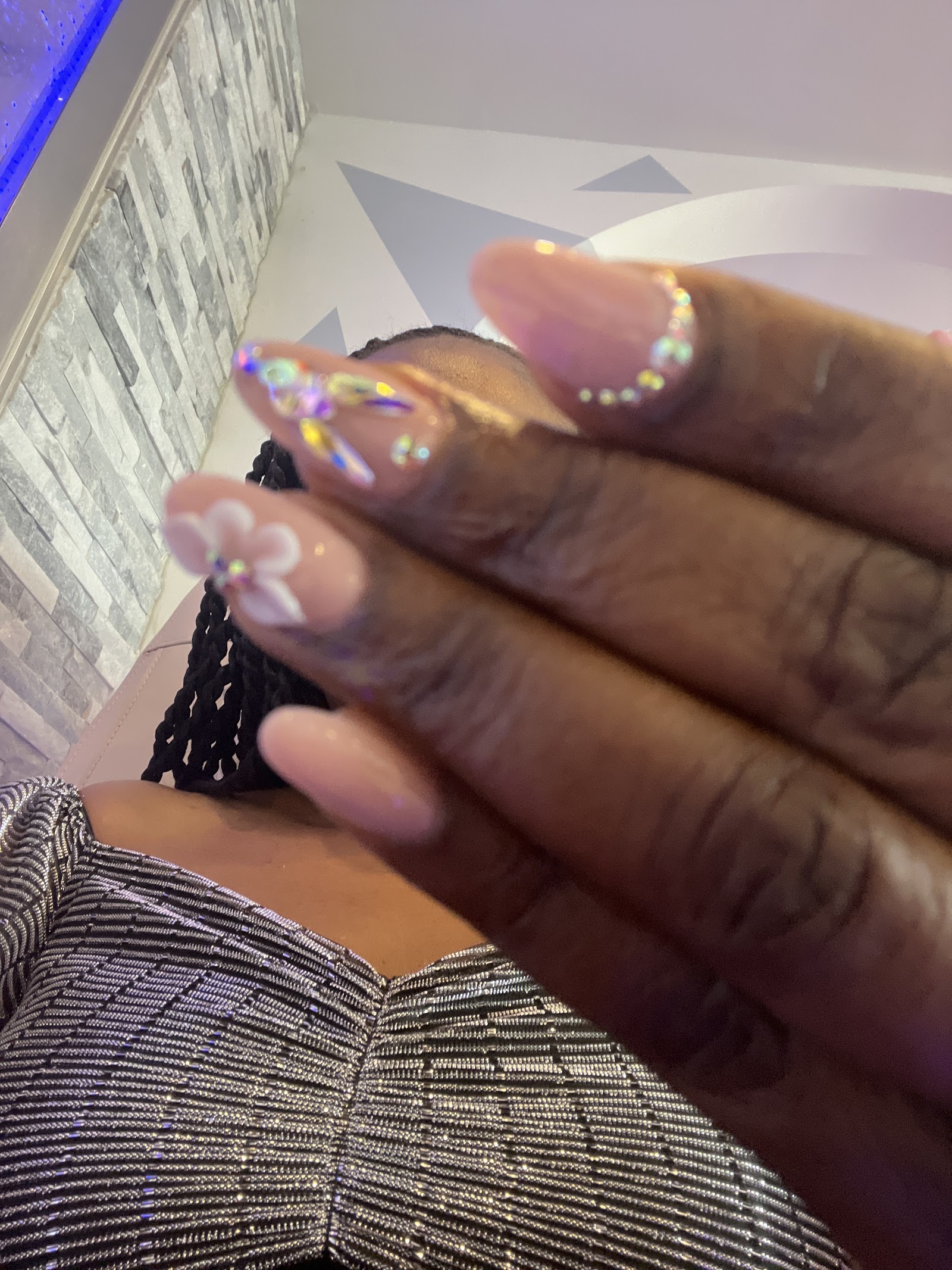 Glam Nails Salon & Spa North Side king Sooper shopping center. logo
